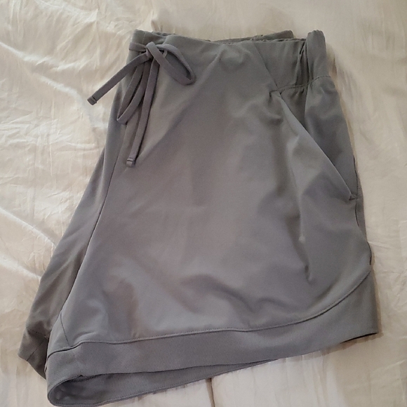 Avia Gray Athletic Shorts sz 8/10 - Picture 1 of 4
